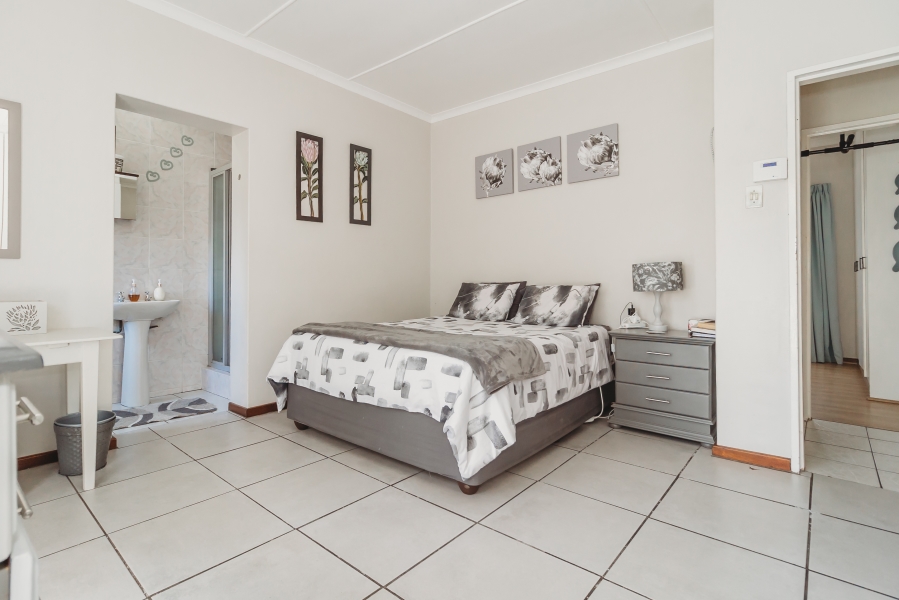 4 Bedroom Property for Sale in Bodorp Western Cape